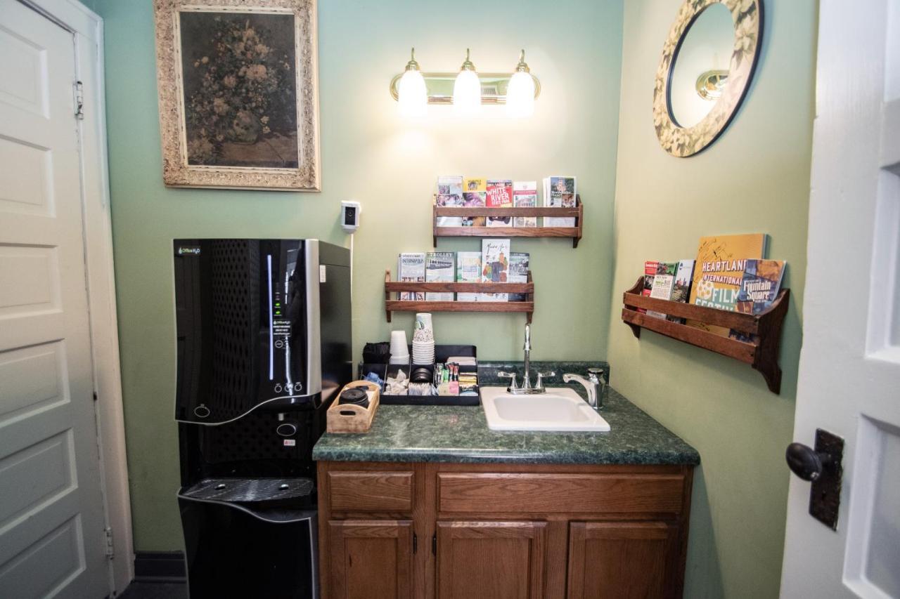 Looking Glass Inn Indianapolis Bagian luar foto
