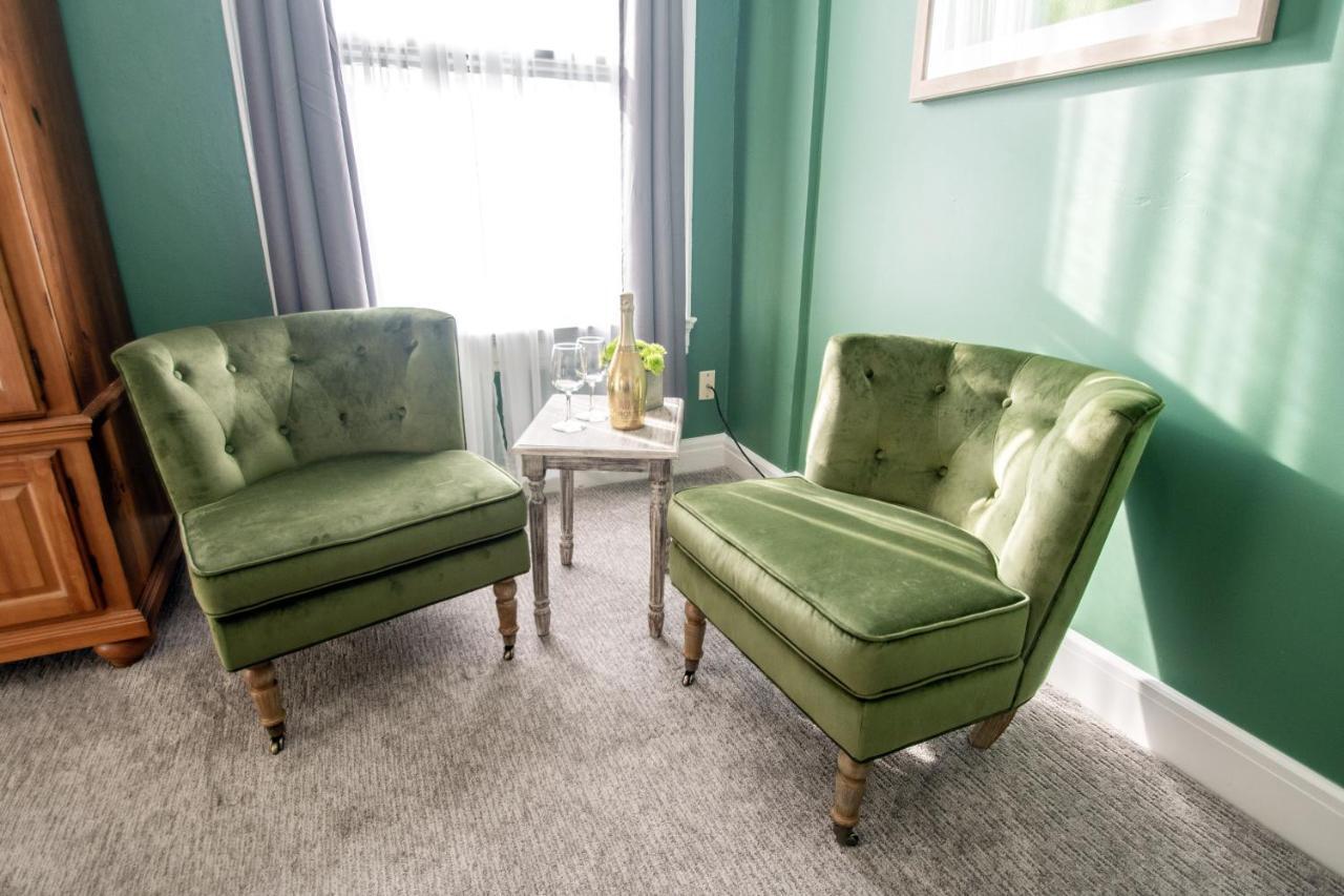 Looking Glass Inn Indianapolis Bagian luar foto