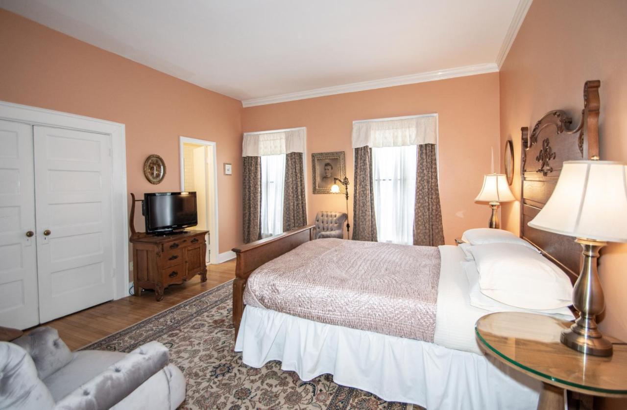 Looking Glass Inn Indianapolis Bagian luar foto