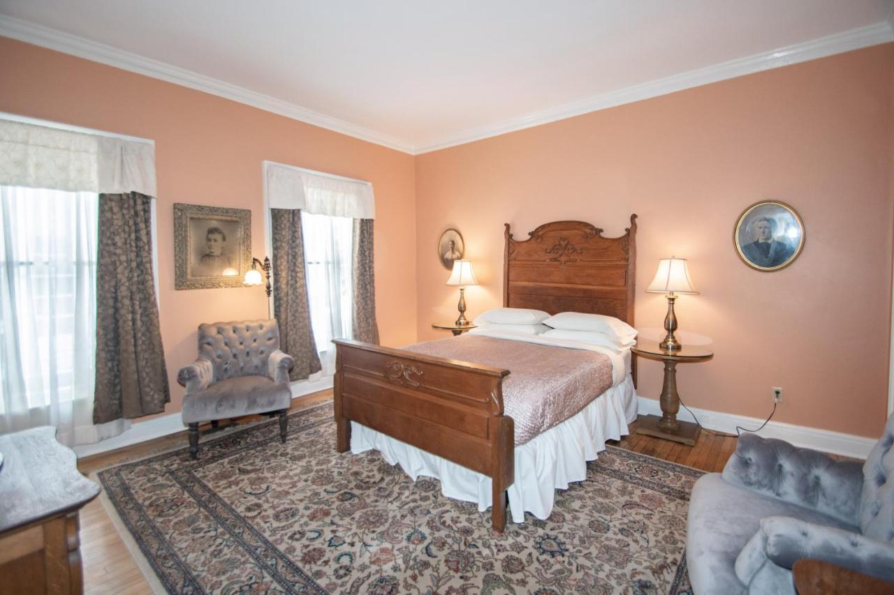 Looking Glass Inn Indianapolis Bagian luar foto