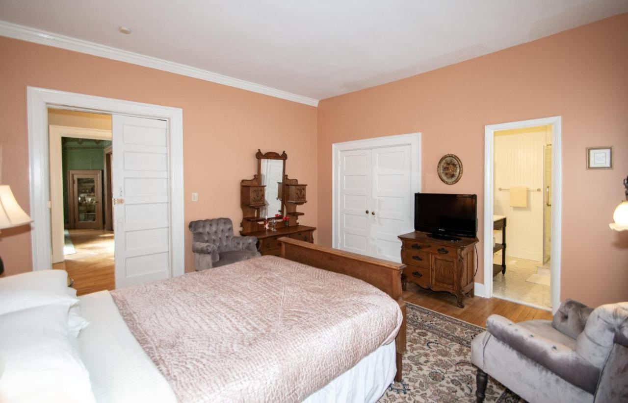 Looking Glass Inn Indianapolis Bagian luar foto